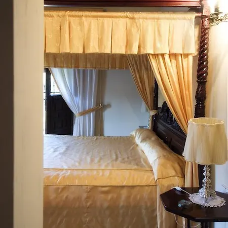 Carmen De Los Chapiteles Otel